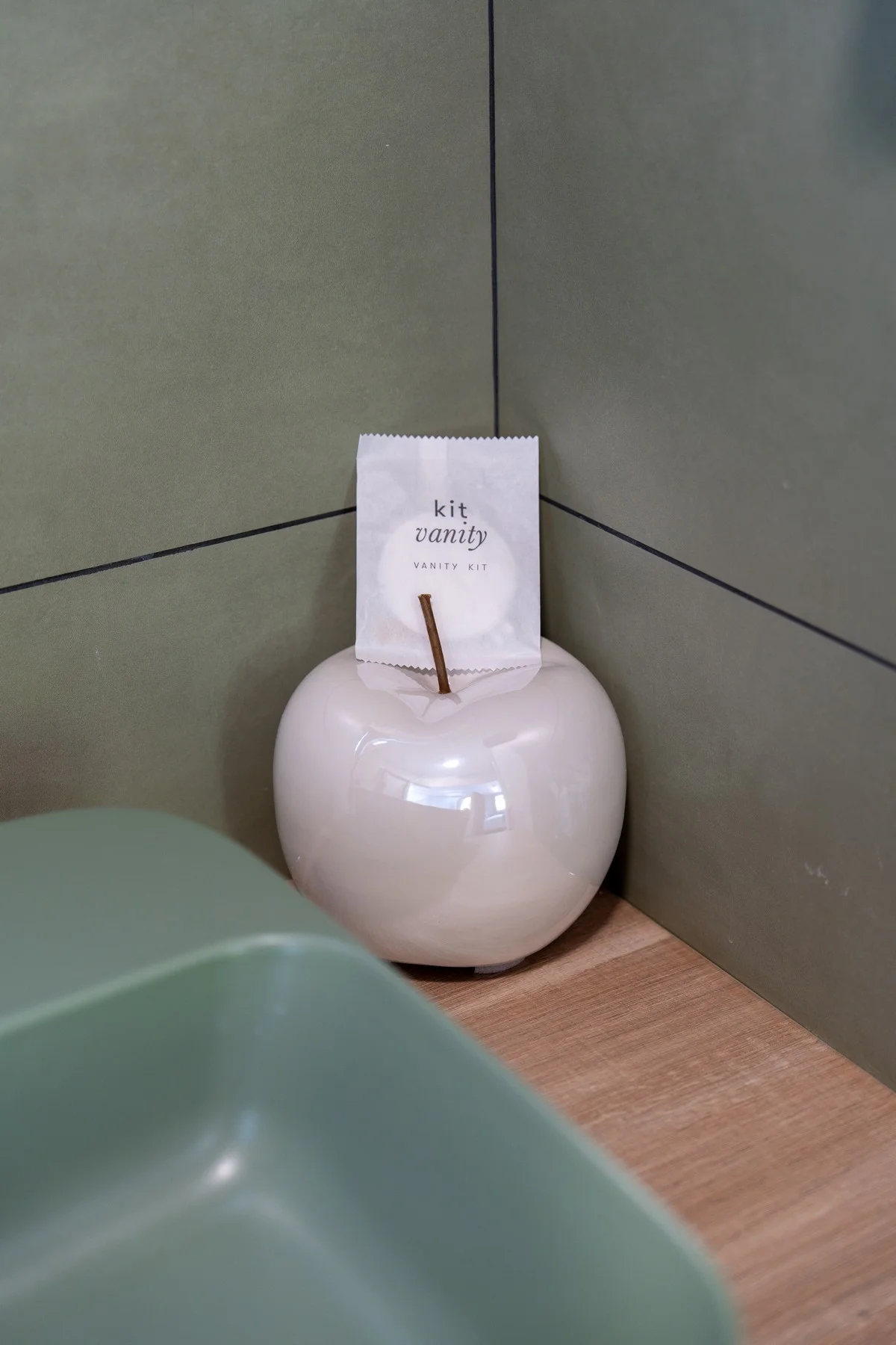 Chambre Mont Brouilly — attentions et kit de bienvenue dans la salle de bain