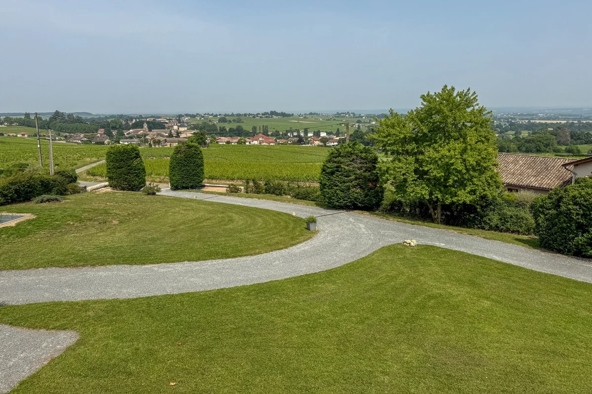 Panorama sur le Beaujolais depuis les abords de la Villa