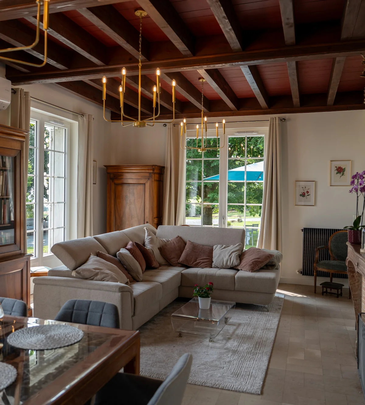 Ein geselliger Moment in der Villa Saint-Lager